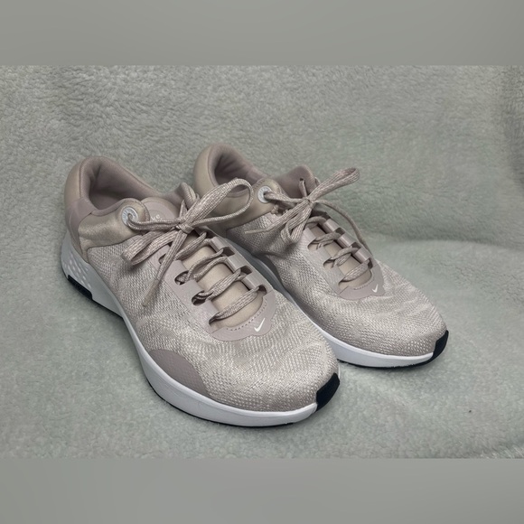Nike Women's Sneakers in Light Pink and White - Picture 4 of 16